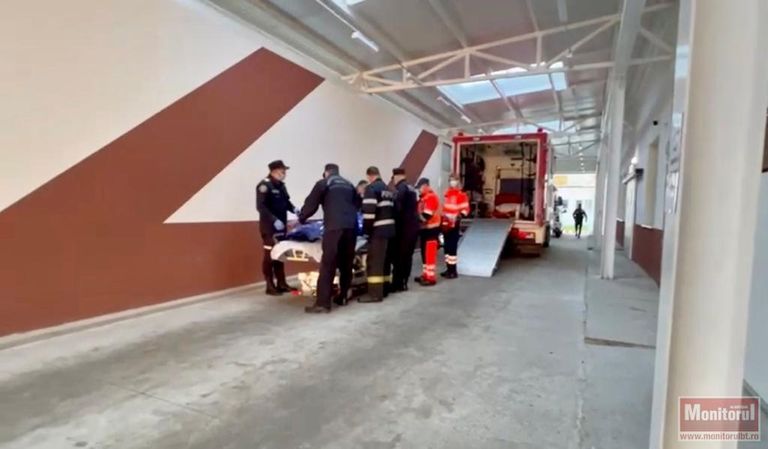 Pacientă supraponderală transportată cu pompierii la Urgențe (video)