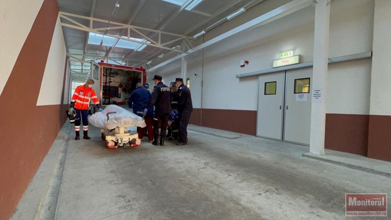 Pacientă supraponderală transportată cu pompierii la Urgențe (video)