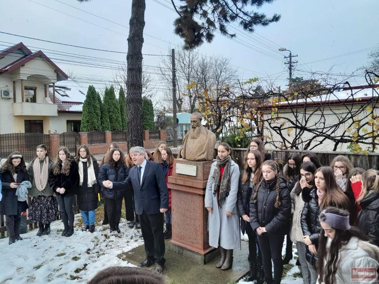 Istoricul Nicolae Iorga, omagiat de elevii de la pedagogic (video)