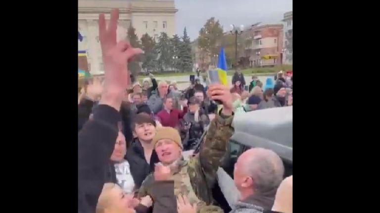 Primii soldați ucraineni au ajuns în Hersonul eliberat