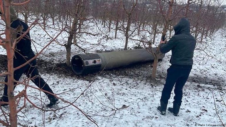 Rachetă căzută într-o livadă la 30 de kilometri de Botoșani