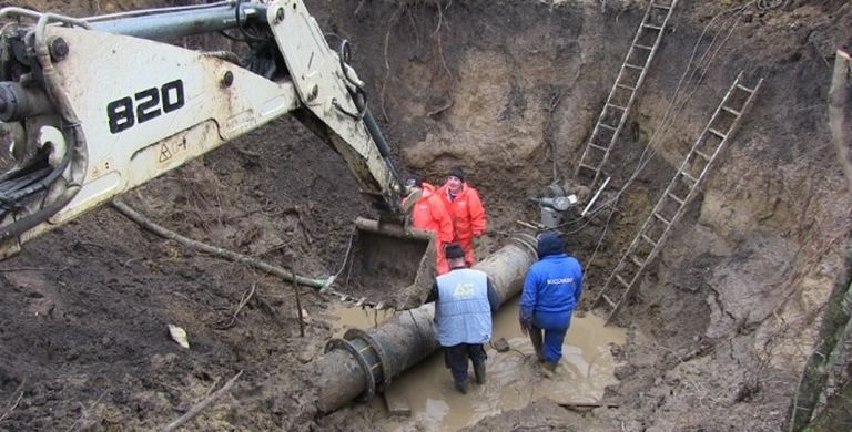 Avaria majoră de pe magistrala Nova Apaserv lasă o parte din municipiu fără apă