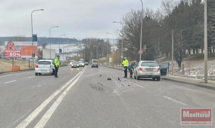 Autospecială de poliție avariată de un șofer neatent