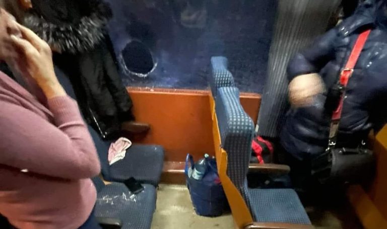 Tren atacat cu pietre la Botoşani. O femeie a fost rănită