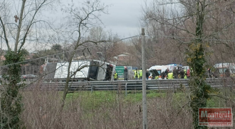 Româncă din autocarul răsturnat în Italia: „Șoferul mergea un pic cam repede”. Număr de urgență pus la dispoziție de consulatul României la Trieste (video)