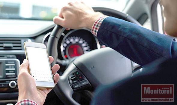 Boala șoferilor tineri – fără centura de siguranță și cu telefonul mobil în mână