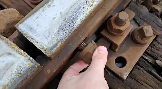 Bombă cu ceas pe calea ferată ce leagă Dorohoi cu Leţcani (video)
