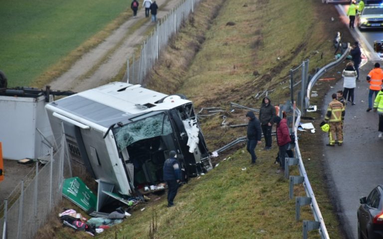 Autocar cu români răsturnat în Slovenia. Trei persoane au murit și alte patru sunt rănite