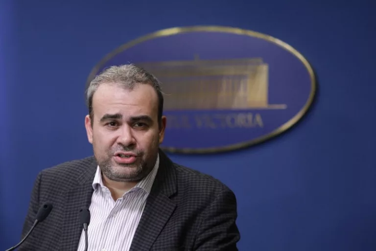 Fostul ministru Darius Vâlcov a fost dat în urmărire generală