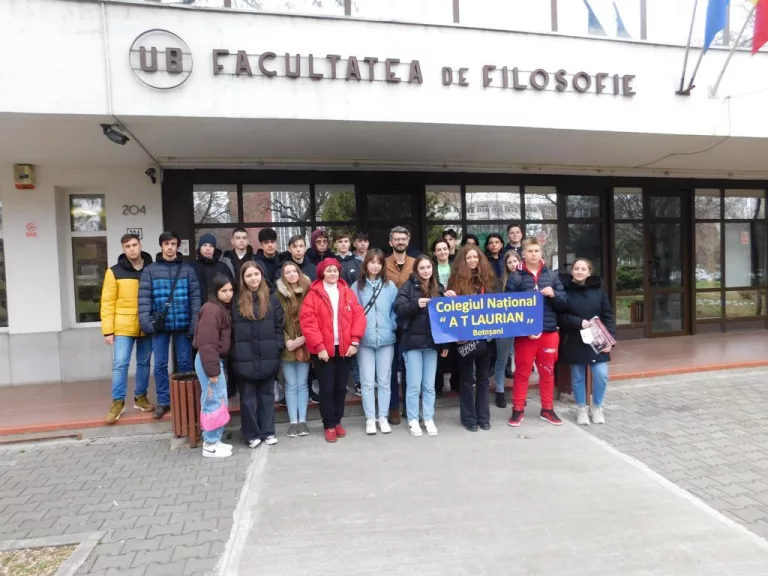 Laurieni ajunși la București pentru o ”altfel” de școală – întâlniri între generații