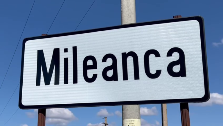 În comuna Mileanca se vede încă de la intrare că viața e mai așa, pe tradiție.