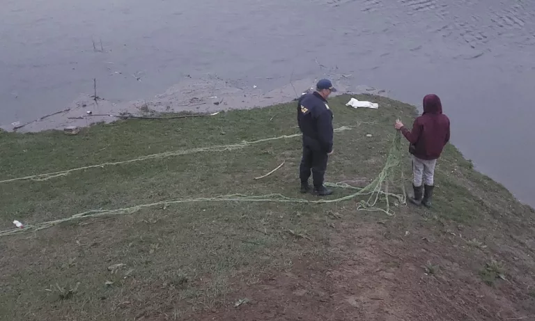 Poliţiştii de frontieră au confiscat în două zile sute de metri de plasă monofilament