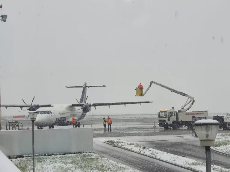 Zboruri rerutate pe Aeroportul Suceava din cauza vremii