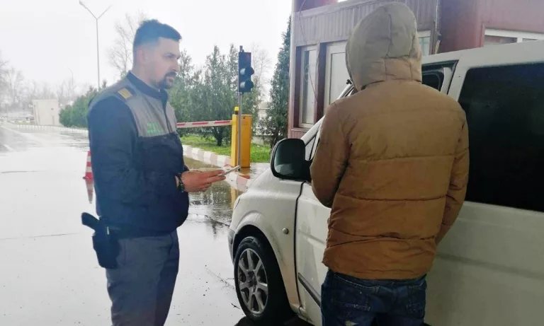 Moldovean oprit la frontieră, din cauza permisului de conducere transnistrian