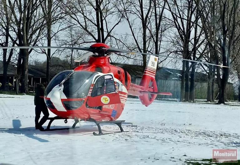 Elicopter SMURD chemat pentru un bărbat în stare gravă (video)