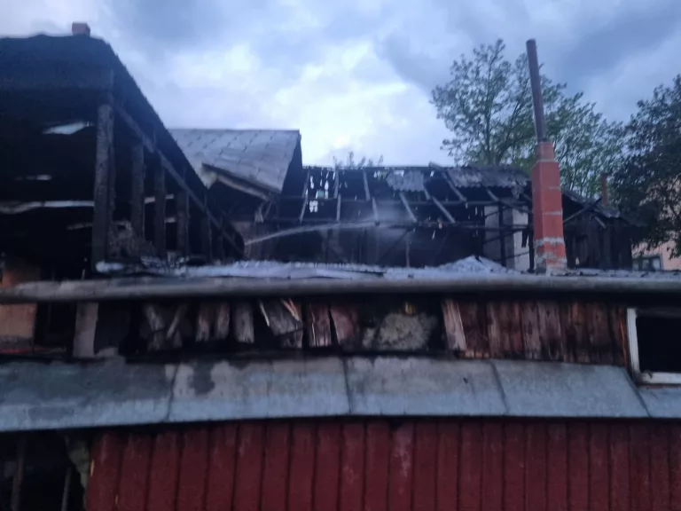 Incendiu în municipiu. Proprietarul gospodăriei a suferit un atac de panică