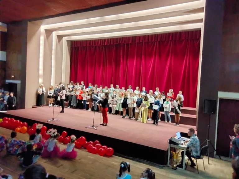 Şcoala Gimnazială „Grigore Antipa” şi-a felicitat cei mai buni elevi, în cadrul unui spectacol deosebit (video)