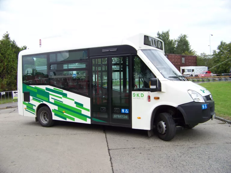 Milioane de euro pentru microbuzele electrice destinate școlilor. Doar că lipsesc stațiile de încărcare