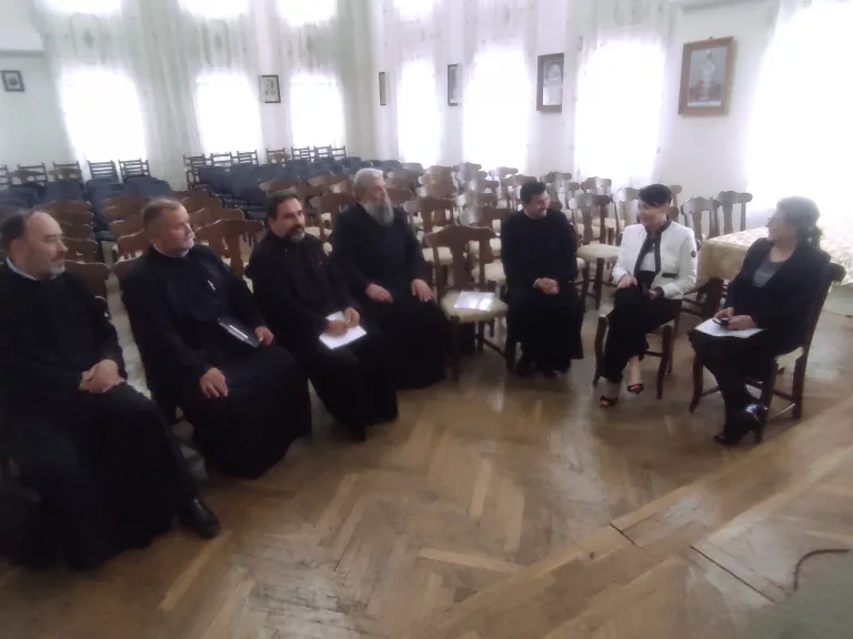 Simpozion organizat de Arhiepiscopia Iaşilor la Seminarul din Dorohoi. Preoţii se implică şi în lupta împotriva drogurilor