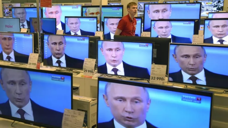 O zi în imperiul suprarealist de la televizor al lui Putin