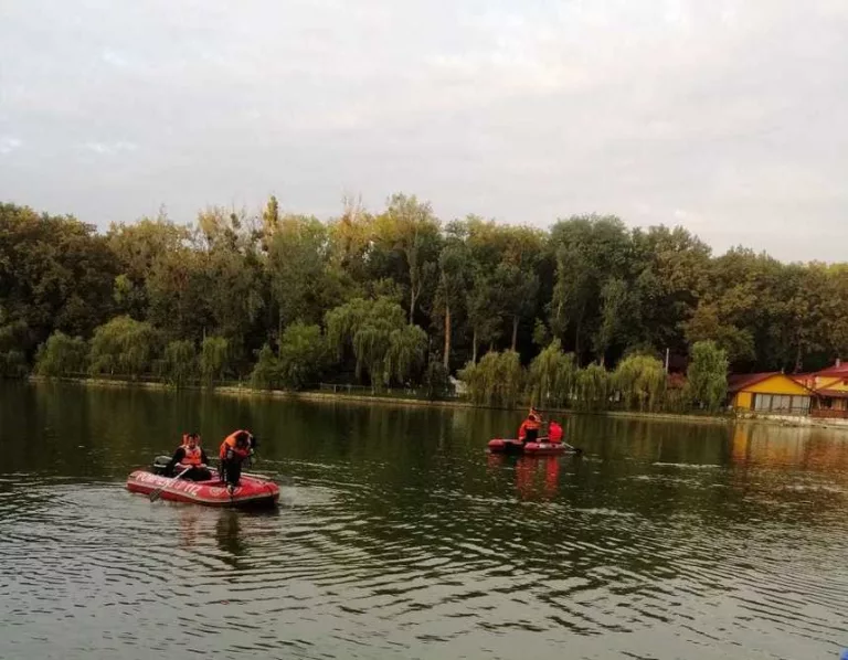 O adolescentă de 13 ani s-a înecat în râul Siret. Fata era la scăldat cu altă copilă