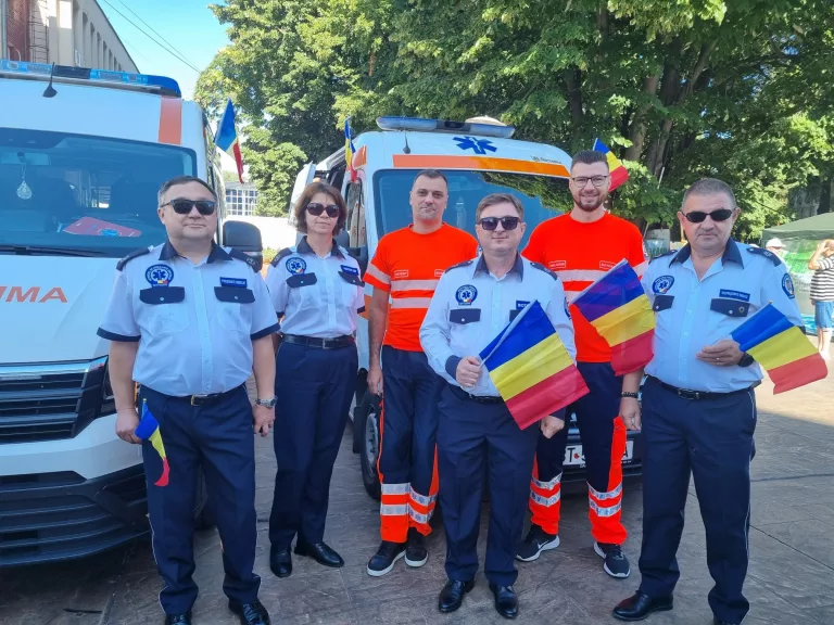 O delegaţie din partea Serviciului de Ambulanţă Botoşani a participat la parada naţională organizată de Ziua Ambulanţei (video)