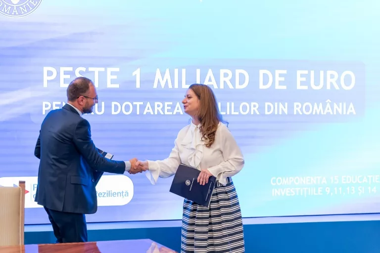 Proiect de 9 milioane de euro semnat pentru dotarea şcolilor din municipiu