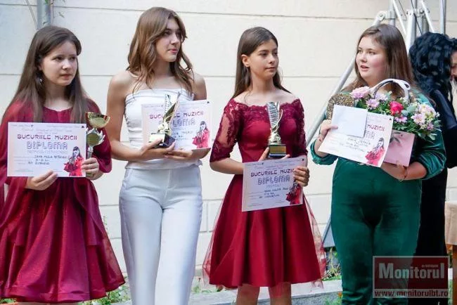 O botoșăneancă și-a revendicat trofeul Festivalului Internațional de Muzică Ușoară pentru copii și tineret ”Bucuriile Muzicii”