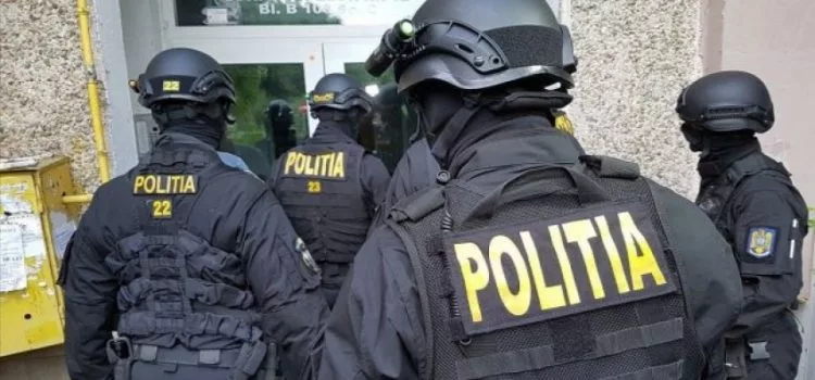 Indivizi care trimiteau cerșetori la Botoșani, reținuți de polițiști. Cum acționa rețeaua