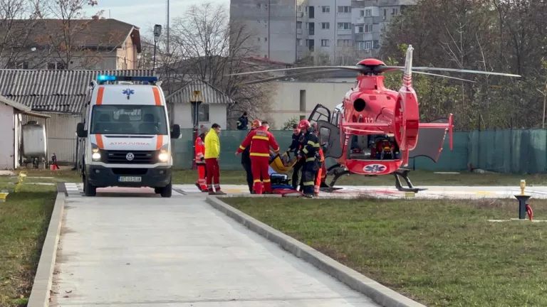 Elicopterul SMURD chemat de urgență pentru un bărbat în stare gravă (video)