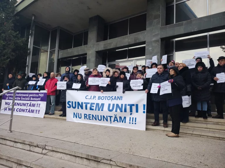 Continuă protestele la Casa Județeană de Pensii (video)