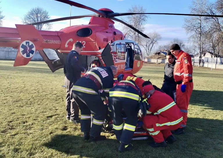Elicopterul SMURD chemat pentru un copil căzut de la înălțime (VIDEO)