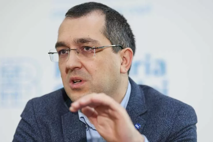 Vlad Voiculescu, pus oficial sub urmărire penală pentru abuz în serviciu și complicitate la abuz în serviciu cu consecințe deosebit de grave