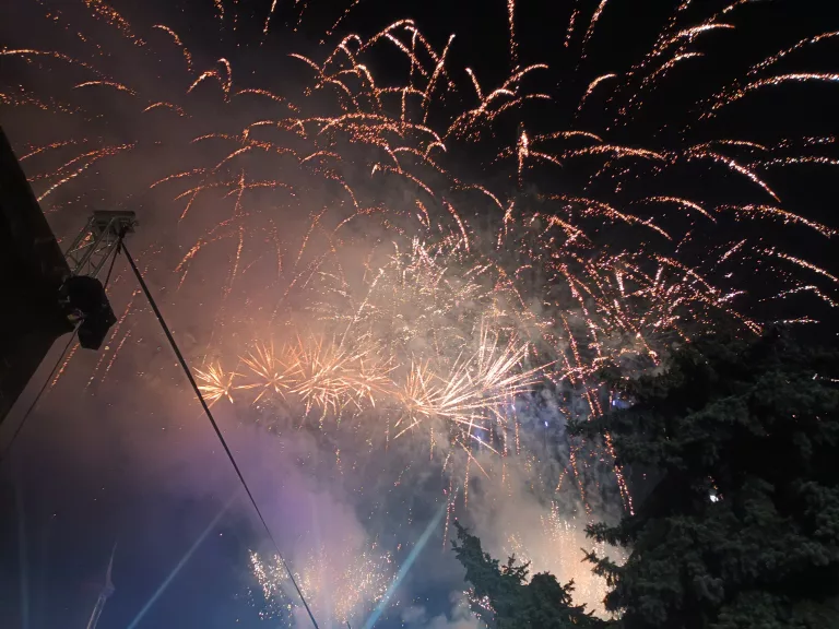 MONITORUL VIDEO: 2024 întâmpinat cu un impresionant foc de artificii