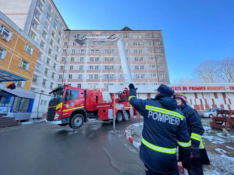 Dezastru simulat la Spital. Pacienți evacuați pe geam de la ultimul etaj (VIDEO)