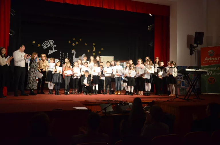 „Reverii eminesciene”, concurs și spectacol omagial dedicat lui Eminescu
