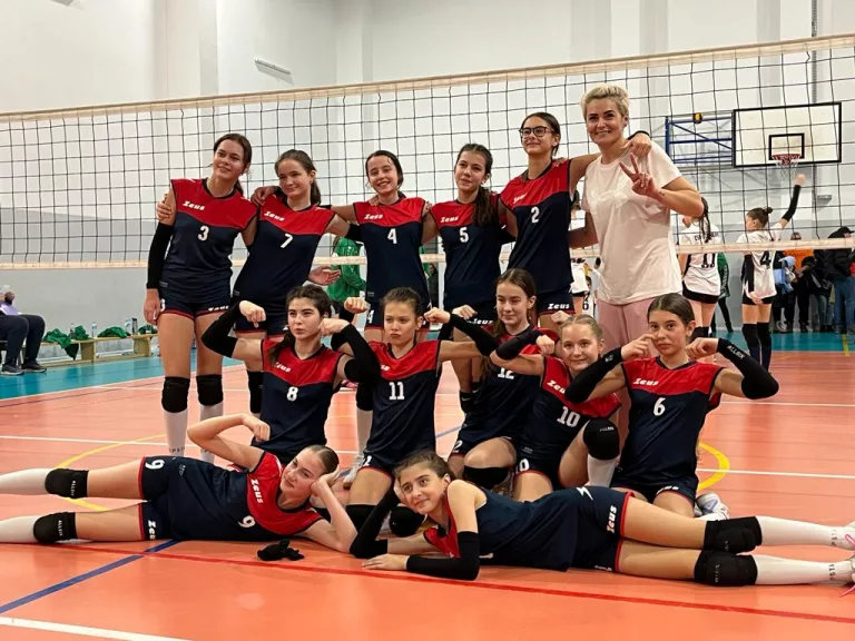 Echipa de fete de la CSȘ Botoșani ca și calificată la turneul final U13 de minivolei (FOTO + VIDEO)