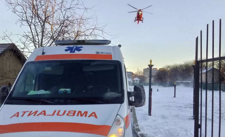 Elicopter chemat la Botoșani pentru o pacientă în stare gravă (video)