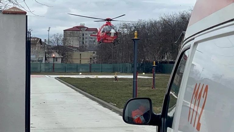 Elicopter chemat la Botoșani pentru un bărbat în stare gravă (video)
