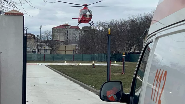Elicopter chemat la Botoșani pentru un bărbat cu infarct (video)