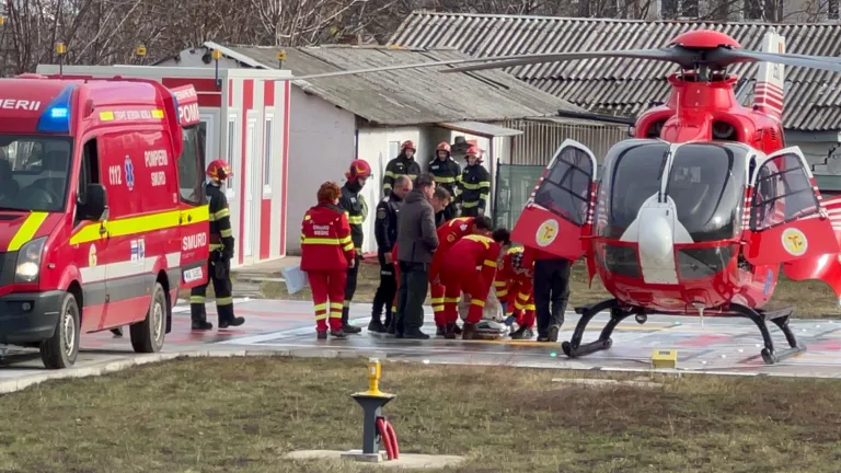 Elicopter chemat la Botoşani pentru un bebeluş în stare gravă (video)