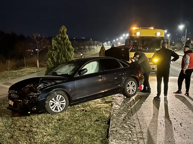 Trei tineri la Urgențe după un accident la Cornișa (VIDEO)
