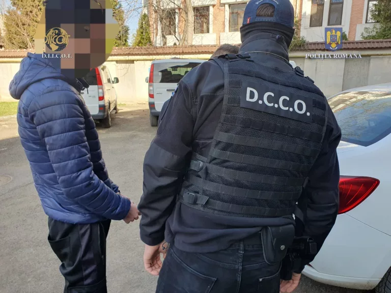 Captură impresionantă de droguri la Botoșani. 10 kilograme de marijuana confiscate de la un tânăr (VIDEO)