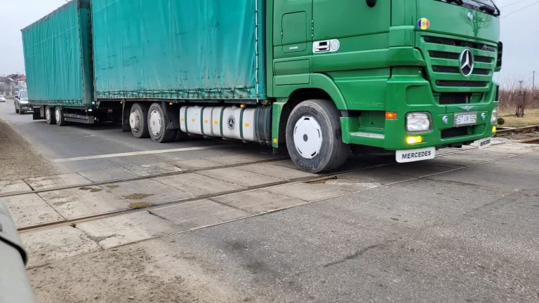 Șoferi de TIR, prinși că nu respectă timpii de odihnă. Acțiune amplă a Poliției Rutiere Botoșani