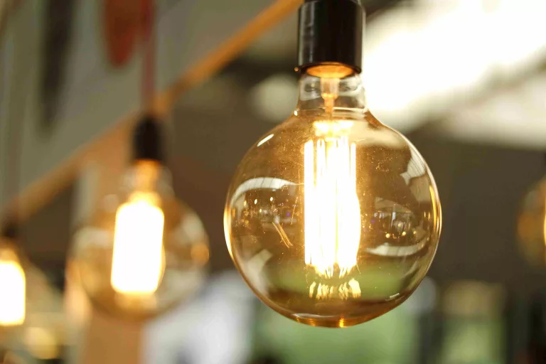 4 beneficii ale utilizării unui bec LED