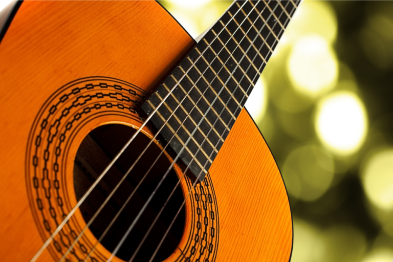 5 factori de care să ții cont când alegi o chitară clasică
