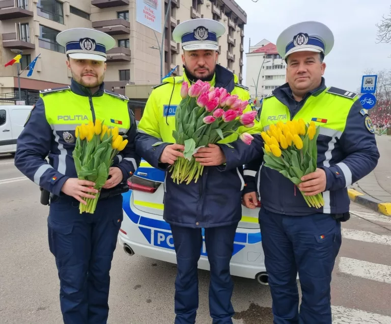 Surprize din partea poliţiştilor pentru doamnele din Botoşani (video)