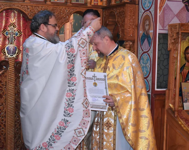 Preot din Botoșani decorat cu distincția „Crucea Sfântului Iosif cel Milostiv”