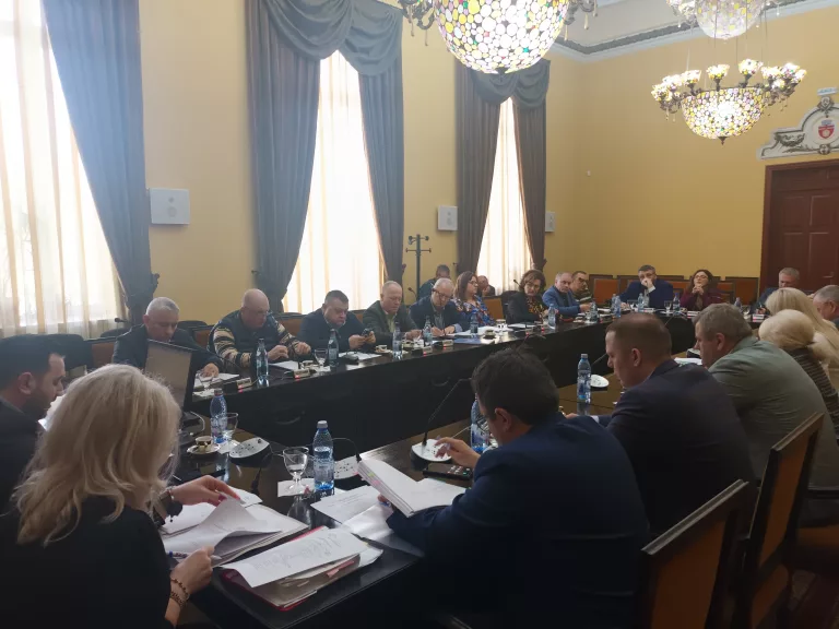 Primarul Cosmin Andrei, absent la votul pentru evaluarea managerilor instituțiilor de cultură (video)