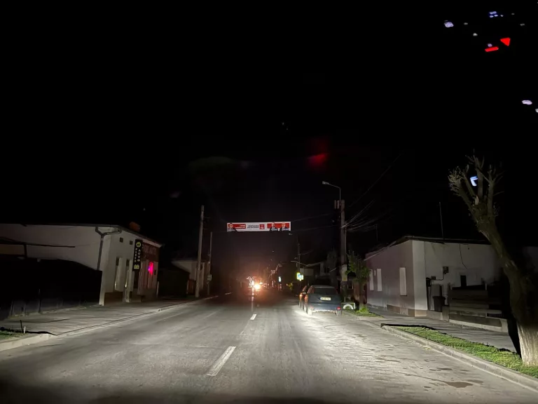 Botoșăneni lăsați pe întuneric în marginea orașului (VIDEO)